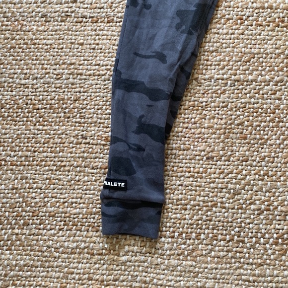 Alphalete Identity Pro Cropped Hoodie and Joggers - Picture 4 of 7